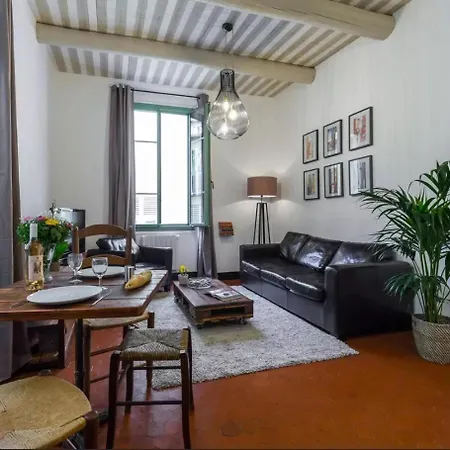 Authentique 2 Piece Dans Le Vieux-nice Nicea