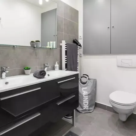 Authentique 2 Piece Dans Le Vieux-nice Appartement Nice