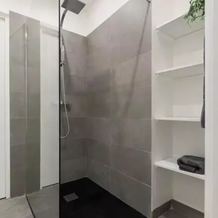 Authentique 2 Piece Dans Le Vieux-nice Appartement Nice