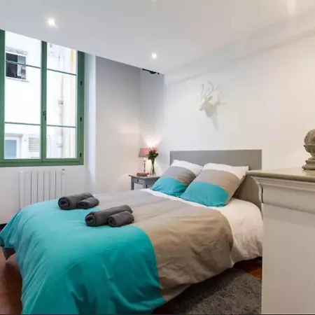 Appartement Authentique 2 Piece Dans Le Vieux-nice Nice