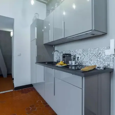 Appartement Authentique 2 Piece Dans Le Vieux-nice