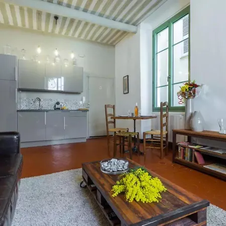 Апартаменты Authentique 2 Piece Dans Le Vieux-nice