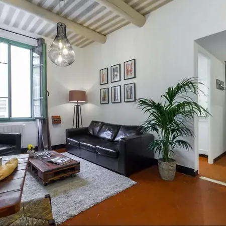 Appartement Authentique 2 Piece Dans Le Vieux-nice